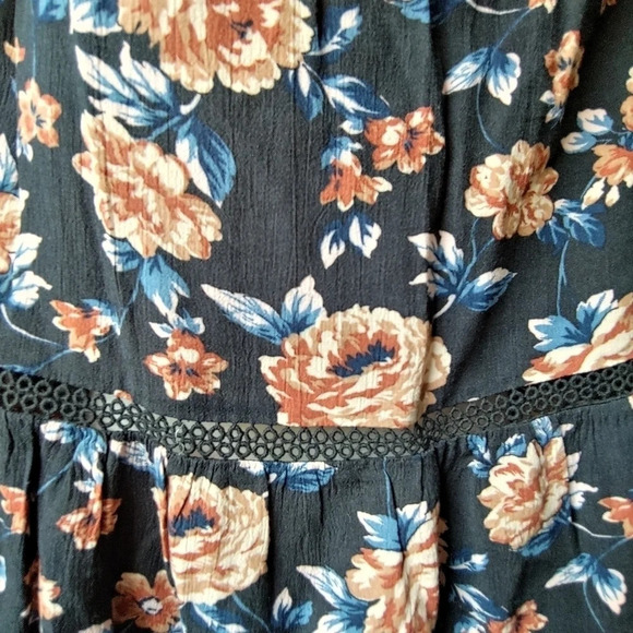 *NWOT* American Eagle Off Shoulder Floral Top - Picture 3 of 4